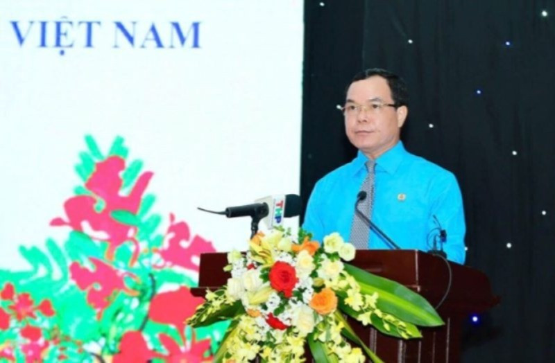 Chủ tịch Tổng Liên đoàn Lao động Việt Nam Nguyễn Đình Khang phát động thi đua. rsz-ldld-1337-7597.jpg