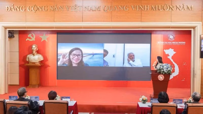 Hội thảo tổ chức theo hình thức trực tiếp tại Hà Nội và kết nối trực tuyến với các diễn giả, người tham dự trong và ngoài nước.