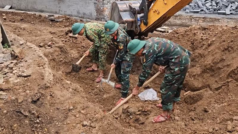 Đội quy tập 584 tìm kiếm hài cốt liệt sĩ tại Di tích Trường Bồ Đề.