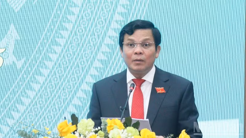 Đồng chí Nguyễn Đức Tuy, Phó Bí thư Tỉnh ủy, Chủ tịch Hội đồng nhân dân tỉnh Quảng Ngãi phát biểu khai mạc kỳ họp.