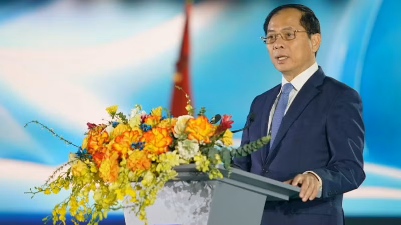 Đồng chí Bùi Thanh Sơn, Phó Thủ tướng Chính phủ phát biểu chỉ đạo tại Lễ kỷ niệm 70 năm Ngày thành lập Tập đoàn Xăng dầu Việt Nam.