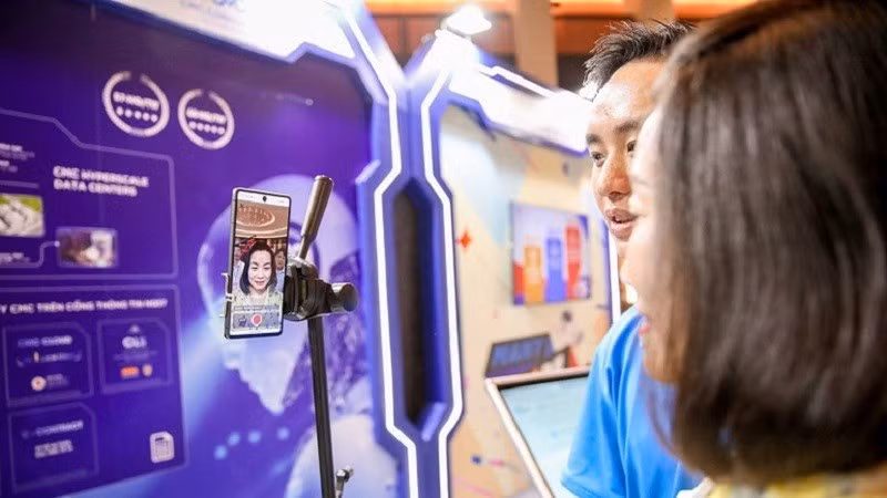 Trải nghiệm tính năng sản phẩm C-Health.