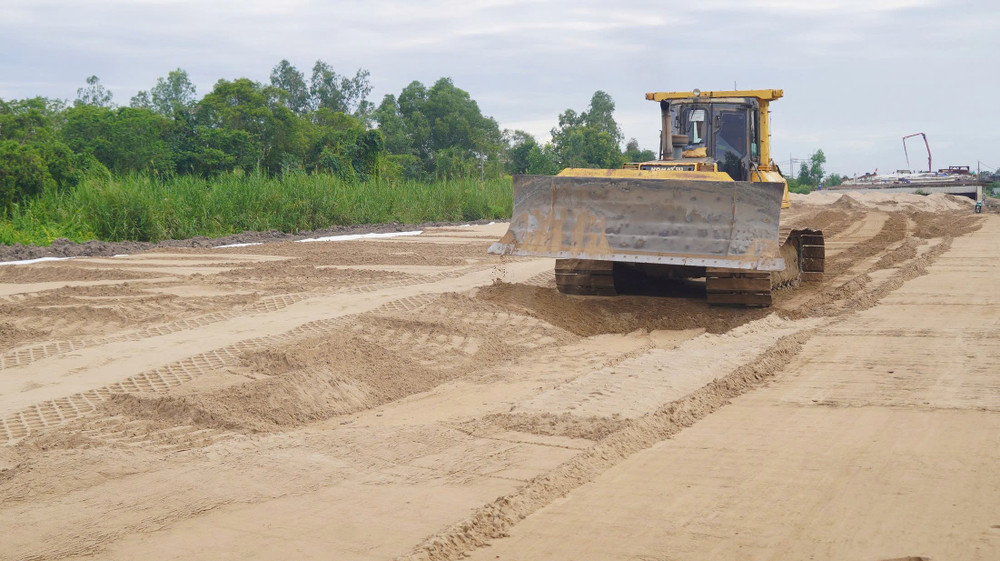 Nguồn cung cát phục vụ san lấp, làm đường đang trong tình trạng khan hiếm. z6662297368225-439a37e7f0dbeab036a2f34803e2abda.jpg