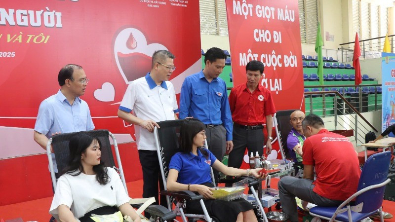 Tuổi trẻ Bắc Ninh hiến máu tình nguyện, sẻ chia yêu thương.