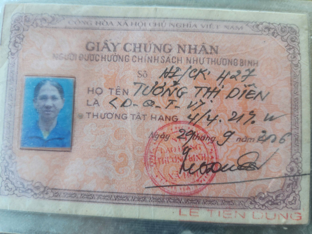 Giấy chứng nhận người được hưởng chính sách như thương binh của bà Tưởng Thị Diên. z6825076506759-cf129ff214d85e53fc241d756fa911c0.jpg
