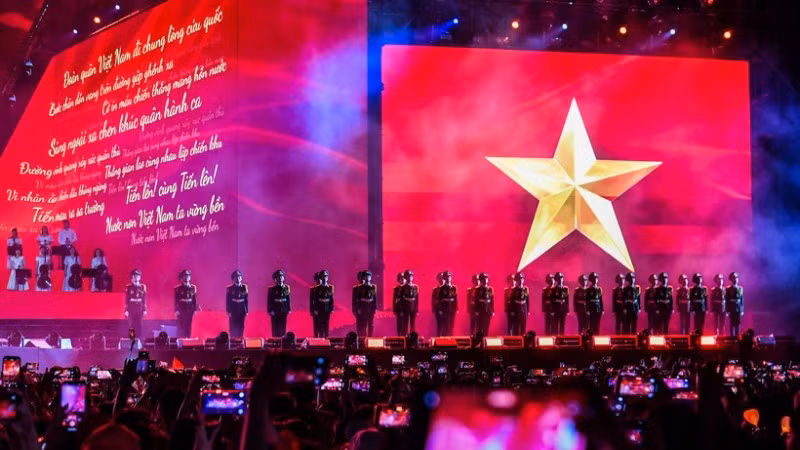 Chương trình nghệ thuật chính luận “Tổ quốc trong tim” do Báo Nhân Dân tổ chức đêm 10/8/2025 có hơn 50.000 khán giả tham dự. (Ảnh: THẾ ĐẠI)