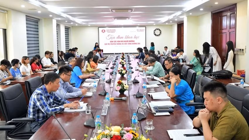 Các đại biểu dự tọa đàm.