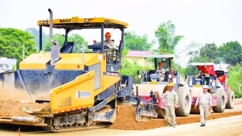 Dự án Đồng Đăng-Trà Lĩnh triển khai 93 mũi thi công với gần 900 thiết bị, máy móc và hơn 2.000 nhân sự tham gia, phấn đấu thông xe 62km từ Đồng Đăng đến Đông Khê.