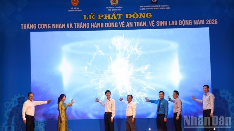 Thực hiện nghi thức phát động Tháng Công nhân và Tháng hành động về an toàn, vệ sinh lao động năm 2026.