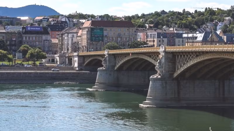 Mực nước sông Danube giảm xuống mức thấp kỷ lục. (Ảnh: TÂN HOA XÃ)