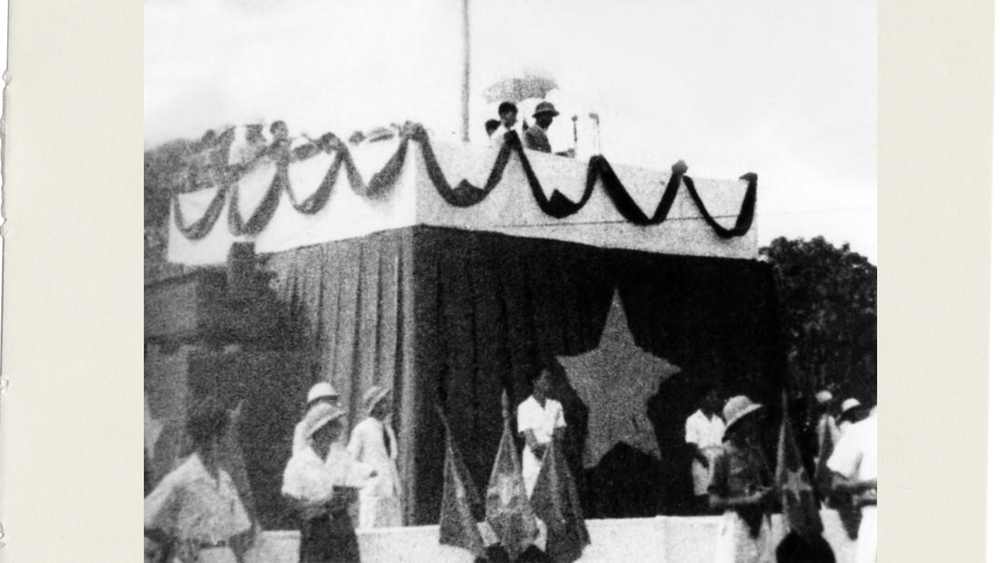 Chủ tịch Hồ Chí Minh đọc Tuyên ngôn Độc lập sáng 2/9/1945. (Ảnh: TTXVN) image.png