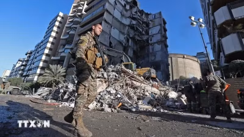 Tòa nhà bị phá hủy sau các đợt không kích của Israel xuống Beirut, Liban. (Ảnh: THX/TTXVN) 