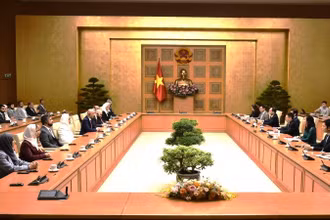 Phó Thủ tướng Chính phủ Hồ Đức Phớc đã tiếp Ngài Khalid Mohammed Sharaf, Giám đốc Chương trình Lãnh đạo trẻ Các Tiểu vương quốc Ả rập Thống nhất (UAE) cùng các thành viên trong Đoàn. (Ảnh: VGP)