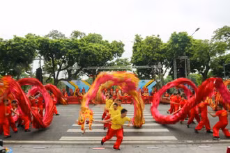 Lễ hội đường phố Hà Nội là một trong những hoạt động văn hoá sôi nổi, thu hút sự tham gia của người dân và du khách. (Ảnh: Đăng Anh)