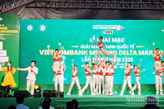 Một tiết mục văn nghệ chào mừng tại Lễ khai mạc.