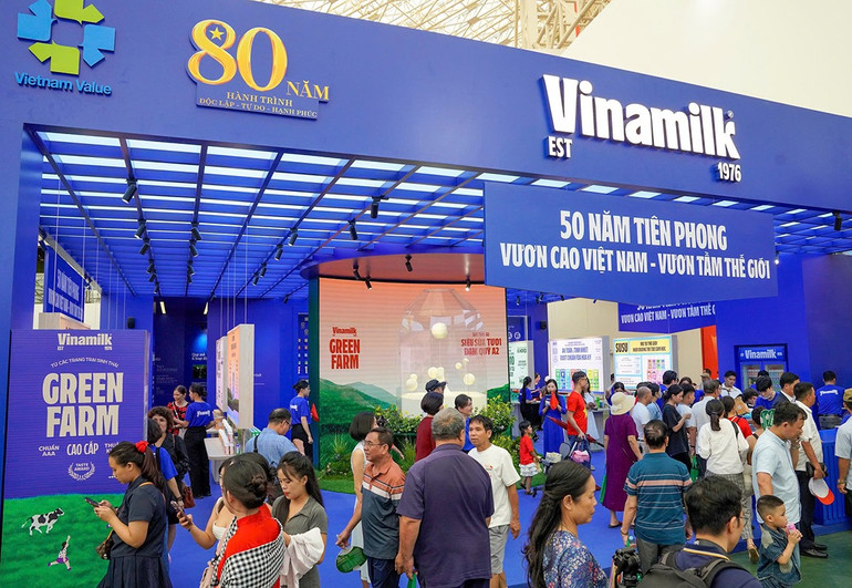 Vinamilk hiện diện và khẳng định vị thế thương hiệu sữa hàng đầu Việt Nam, vươn tầm quốc tế tại các triển lãm, hội chợ lớn. (Ảnh: Vi Nam) kqkd-q3-02a.jpg
