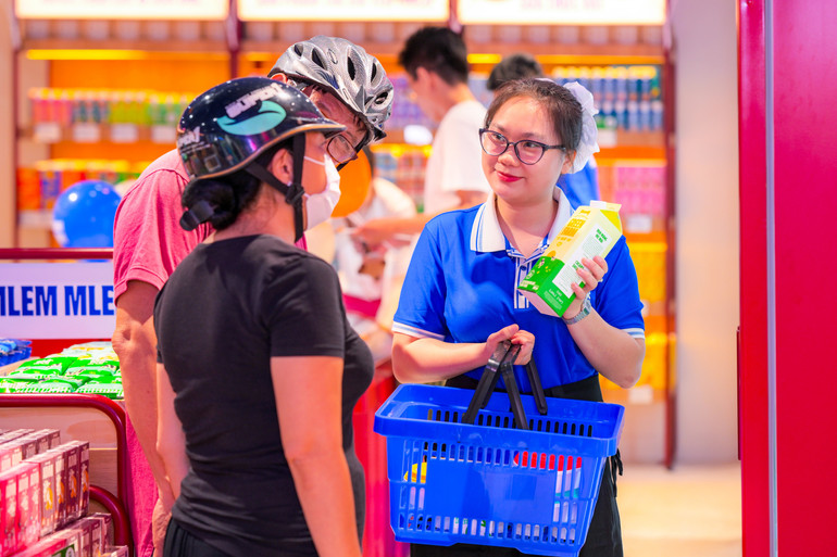 Vinamilk tăng trưởng doanh thu quý 3 tại thị trường trong nước nhờ tăng độ phủ cửa hàng, sản phẩm mới và đa dạng cách tiếp cận người tiêu dùng. (Ảnh: Vi Nam) kqkd-q3-01b.jpg