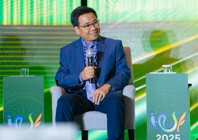 Ông Lê Hoàng Minh - Giám đốc điều hành sản xuất kiêm Trưởng dự án Net Zero của Vinamilk tại Diễn đàn Doanh nghiệp Phát triển bền vững Việt Nam (VCSF) lần thứ 12. (Ảnh: Minh Anh) anh-1a.jpg