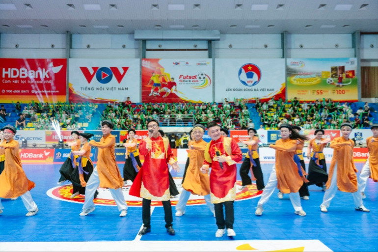 Sáng tác độc quyền Hiên ngang Futsal Việt Nam với sự kết hợp giữa Xẩm và Rap thu hút sự quan tâm của cộng đồng. hinh-4-8158.jpg