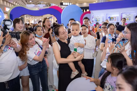“Ngày hội thôi nôi” quy tụ hàng trăm gia đình, hướng tới xác lập kỷ lục Việt Nam.