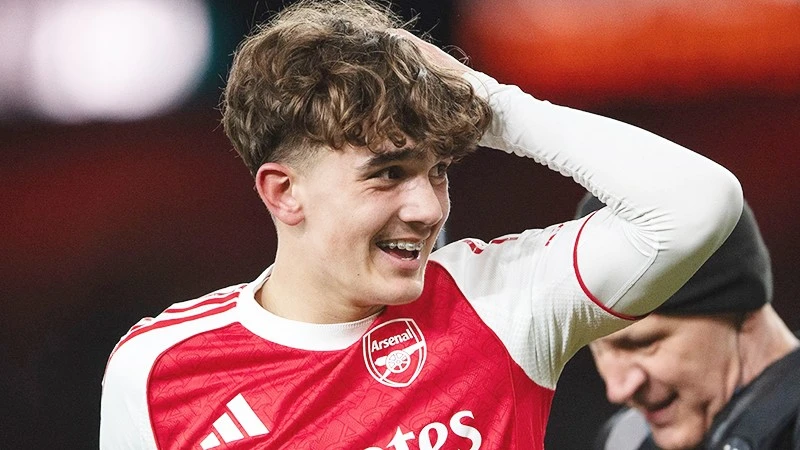 Max Dowman phá kỷ lục 21 năm, tỏa sáng giúp Arsenal củng cố ngôi đầu