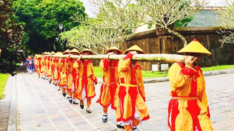 Tết Huế sau lũ: Những điều nhỏ bé giữ gìn nếp nhà và tình người