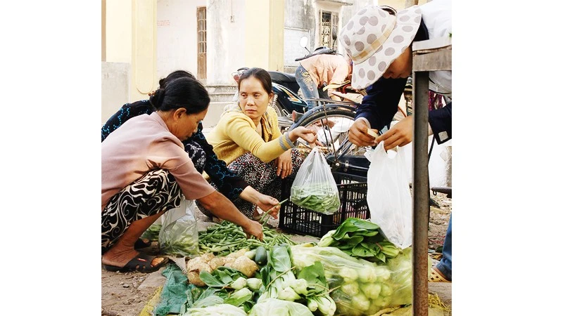 Chợ Gốc Đa: Nơi Gìn Giữ Hồn Sớm Mai Và Những Câu Chuyện Đời Thường