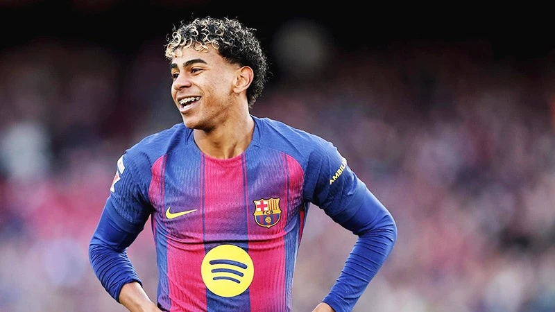 Yamal phá kỷ lục Mbappe, tỏa sáng rực rỡ tại Barcelona