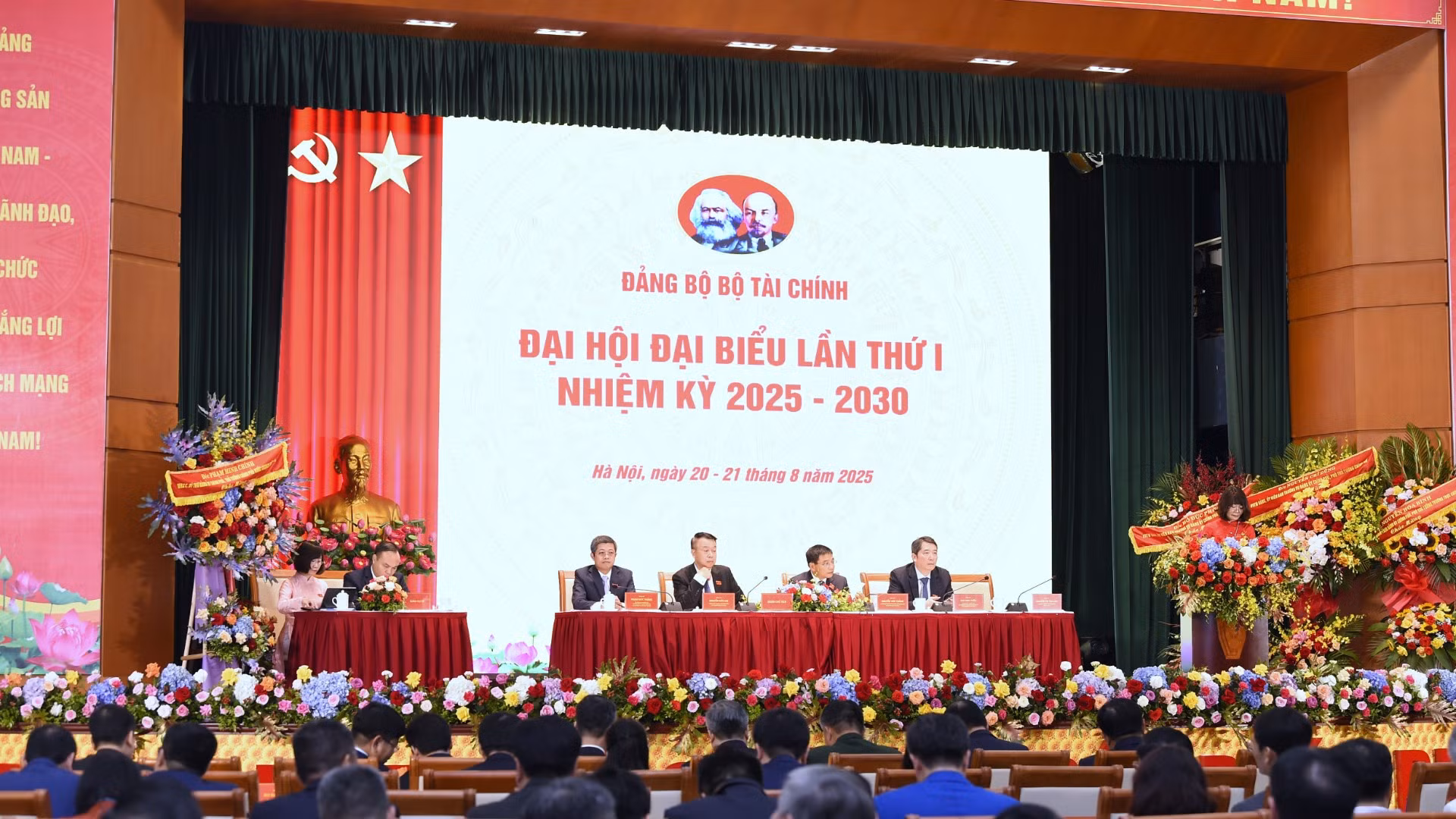 Toàn cảnh đại hội.