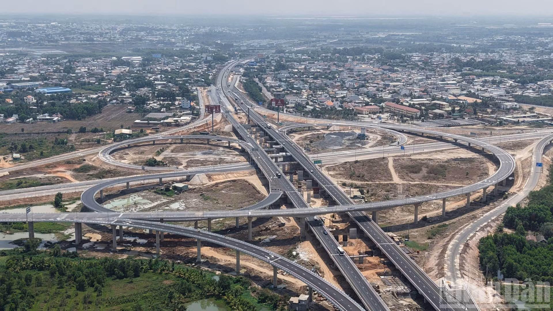 Cao tốc Biên Hòa-Vũng Tàu đưa vào khai thác đoạn 37km kết nối Đồng Nai và Thành phố Hồ Chí Minh.