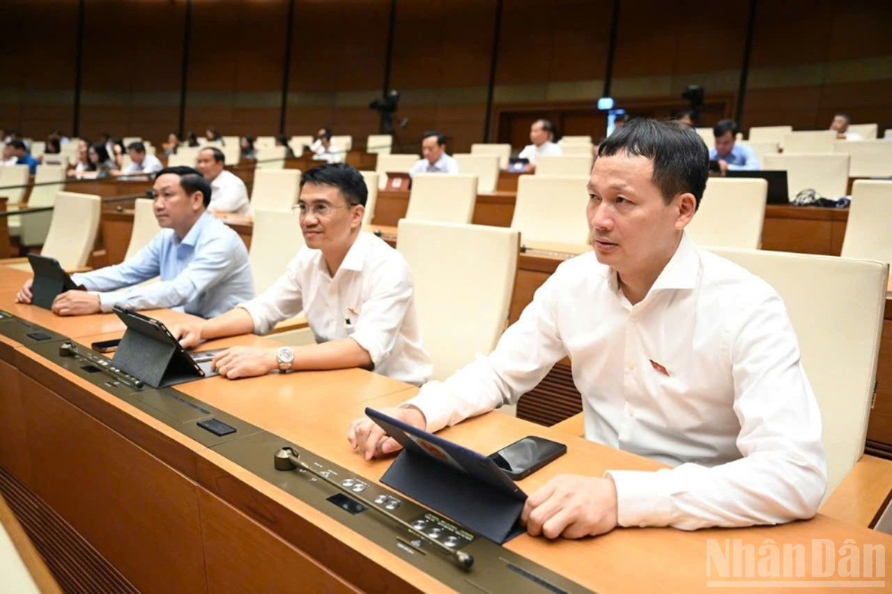Các đại biểu Quốc hội tỉnh Đồng Nai cho rằng chuyển đổi công năng Khu công nghiệp Biên Hòa 1 là xu hướng không thể đảo ngược. ndo_br_z6698304550791-eb515a979ae169e64f144b57ce6fc156-6086.jpg