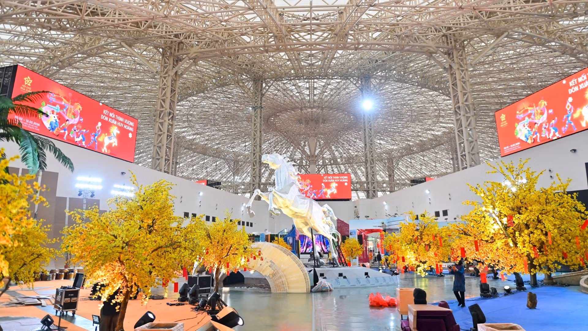 Công tác chuẩn bị đã gần hoàn thiện, sẵn sàng cho ngày khai mạc Hội chợ Mùa Xuân lần thứ nhất năm 2026.