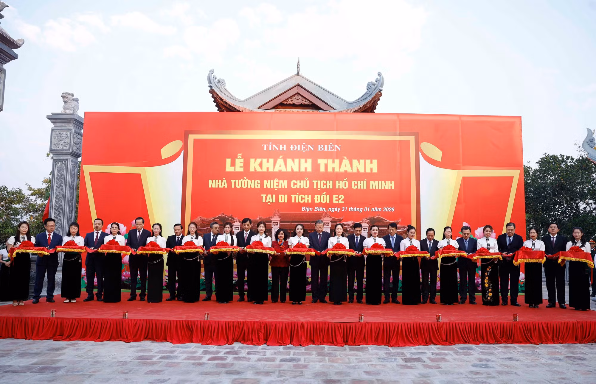 vna-potal-tong-bi-thu-to-lam-du-le-khanh-thanh-nha-tuong-niem-chu-tich-ho-chi-minh-tai-di-tich-doi-e2-8564259.jpg