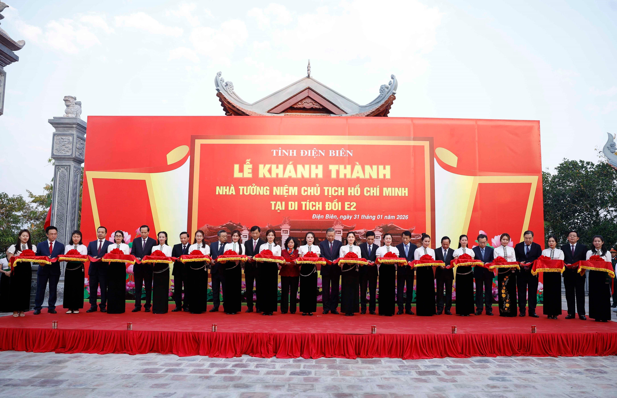 vna-potal-tong-bi-thu-to-lam-du-le-khanh-thanh-nha-tuong-niem-chu-tich-ho-chi-minh-tai-di-tich-doi-e2-8564259.jpg