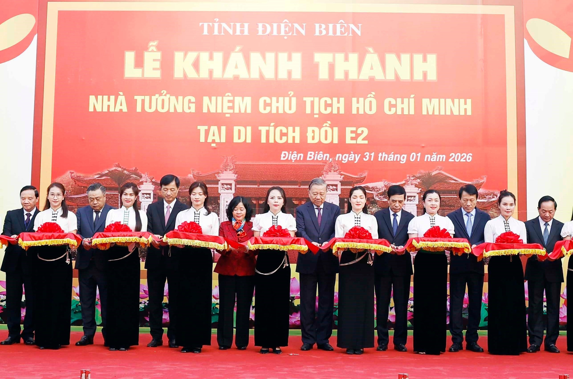 vna-potal-tong-bi-thu-to-lam-du-le-khanh-thanh-nha-tuong-niem-chu-tich-ho-chi-minh-tai-di-tich-doi-e2-8564280.jpg