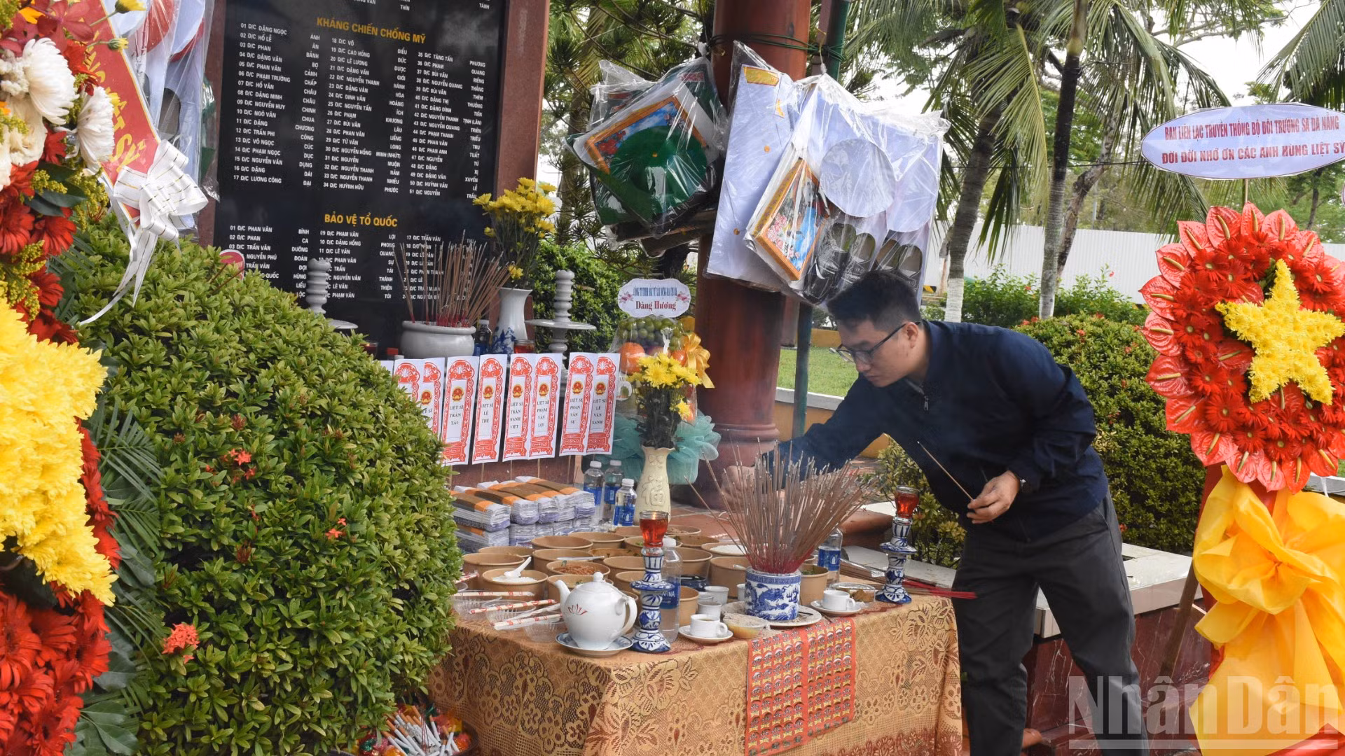 ndo_br_nguoi-dan-thap-huong-9659.jpg