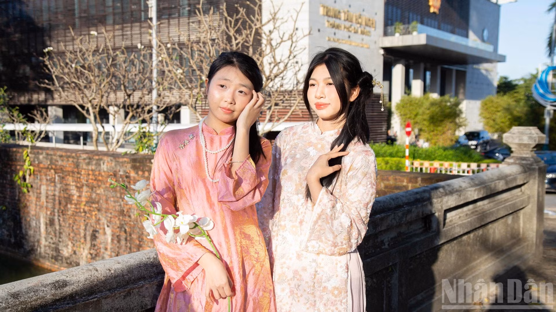 Giới trẻ Đà Nẵng chọn check-in tại Di tích quốc gia đặc biệt Thành Điện Hải, thành phố Đà Nẵng.