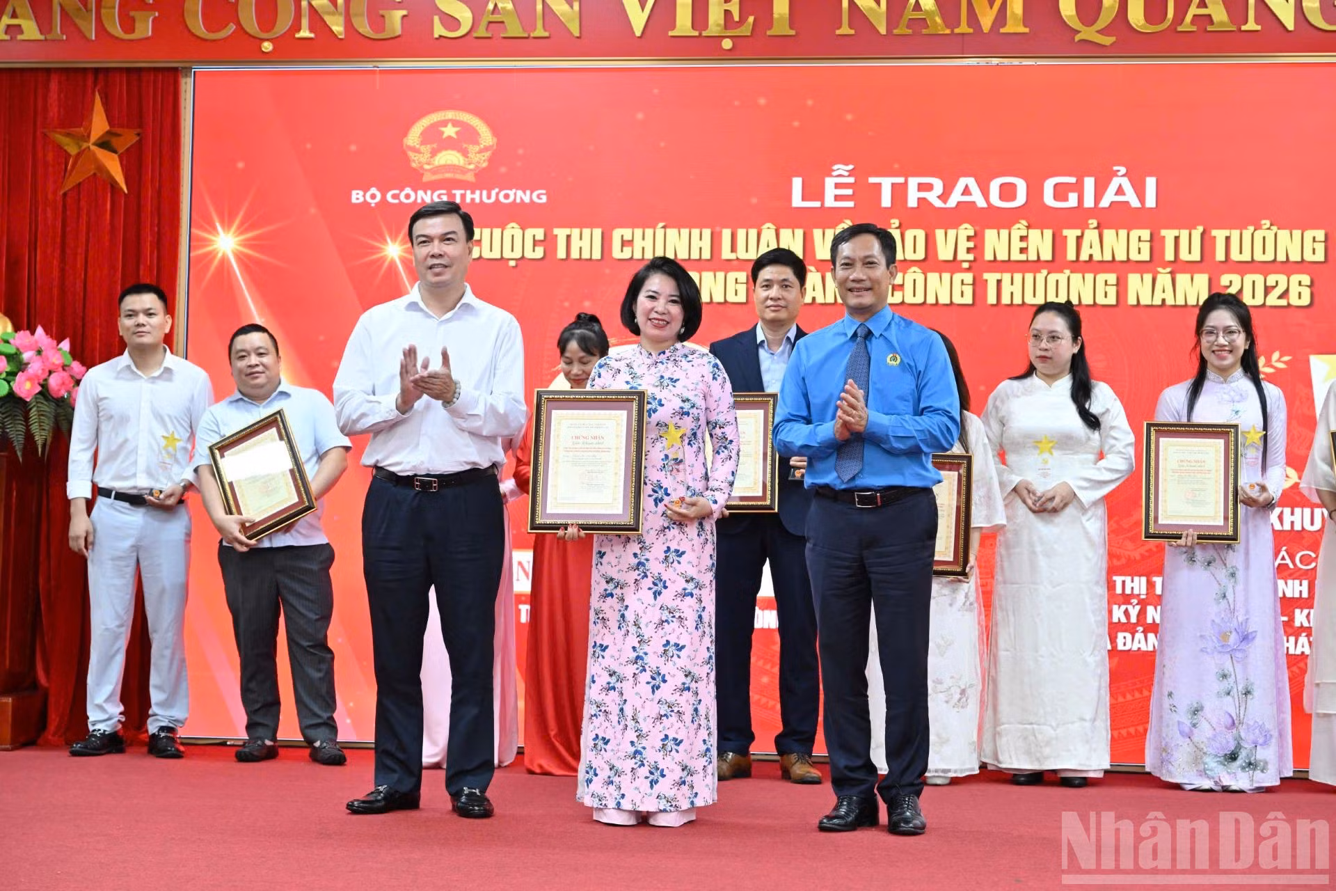 Lễ trao giải Cuộc thi chính luận về bảo vệ nền tảng tư tưởng của Đảng trong ngành công thương năm 2026. (Ảnh: KIM DUNG)