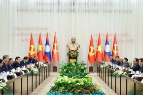 Tổng Bí thư Tô Lâm và Tổng Bí thư, Chủ tịch nước Lào Thongloun Sisoulith đồng chủ trì Cuộc gặp cấp cao giữa Đảng Cộng sản Việt Nam và Đảng Nhân dân Cách mạng Lào. (Ảnh: Thống Nhất/TTXVN)