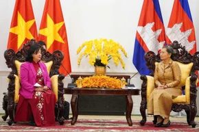 Chủ tịch Ủy ban Trung ương Mặt trận Tổ quốc Việt Nam Bùi Thị Minh Hoài gặp Phó Chủ tịch Đảng Nhân dân Campuchia, Chủ tịch Hội đồng quốc gia Mặt trận Đoàn kết Phát triển Tổ quốc Campuchia Men Sam An.