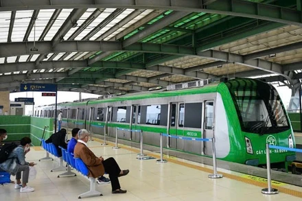 Trong trường hợp cần thiết, có thể tạm dừng khai thác để bảo đảm an toàn tuyệt đối cho hành khách, lái tàu và phương tiện. (Ảnh: THẠCH THẢO)