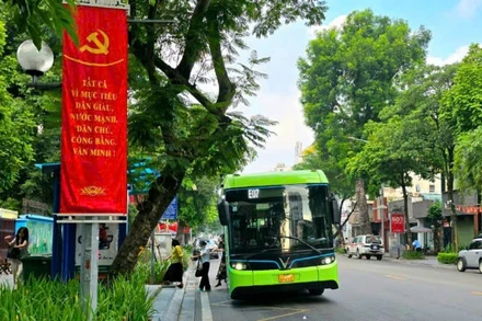 Hà Nội tổ chức 6 tuyến xe buýt tăng cường, kết nối trực tiếp với Trung tâm Triển lãm Việt Nam.