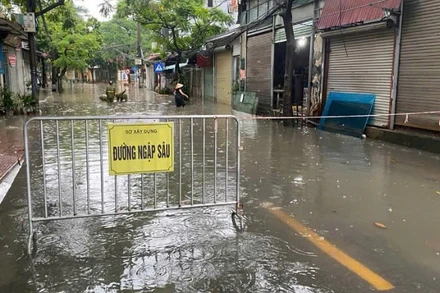 Tính đến 15 giờ ngày 7/10, vẫn còn 23 vị trí ngập sâu, tạm thời chưa thể lưu thông.