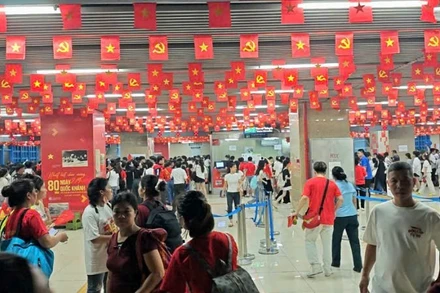 Sở Xây dựng chỉ đạo các đơn vị có phương án sẵn sàng bổ sung đoàn tàu khi nhu cầu người dân đi lại tăng đột biến. 