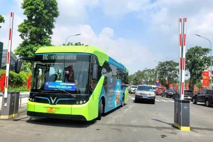 Trong thời gian phân luồng phục vụ tổng duyệt, sẽ có 18 tuyến xe buýt tạm dừng hoạt động.