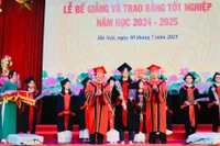 Lễ trao bằng bác sĩ tại Trường đại học Y Dược (Đại học Quốc gia Hà Nội).