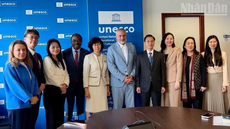 Thứ trưởng Ngô Lê Văn gặp Trợ lý Tổng Giám đốc UNESCO về Văn hóa Ernesto Ottone. ndo_tr_img-3587-58.jpg