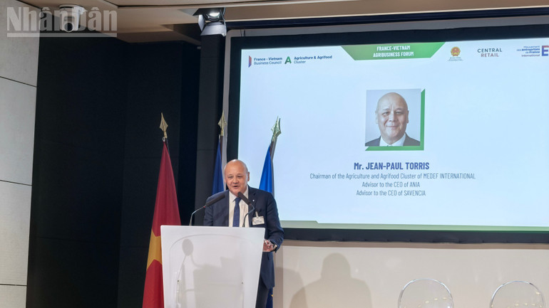 Ông Jean Paul Torris khẳng định rằng MEDEF quốc tế luôn cam kết tăng cường mối quan hệ hợp tác giữa Pháp và Việt Nam. ndo_tl_img-20251010-161036-4279.jpg
