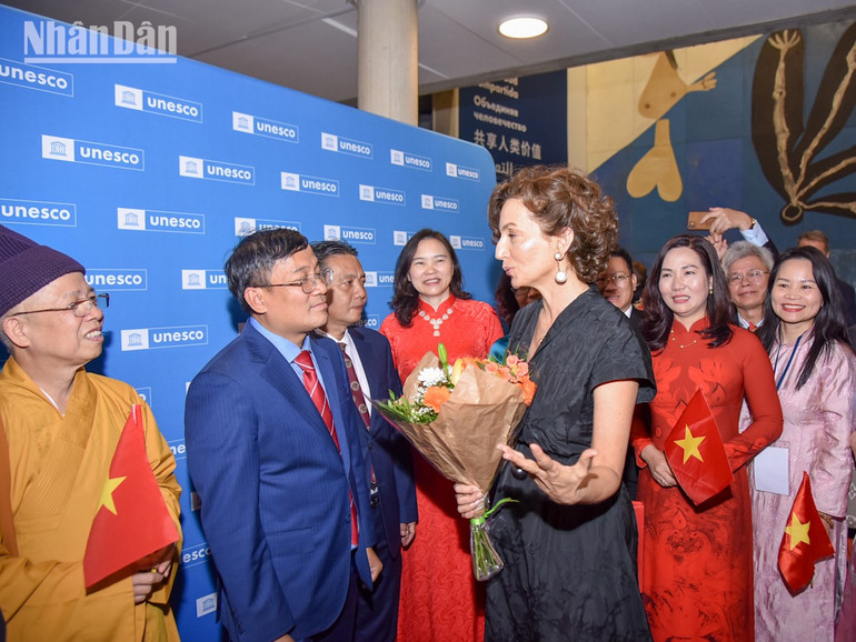 Tổng Giám đốc UNESCO Audrey Azoulay chúc mừng Đoàn Việt Nam. duy-0863-1.jpg