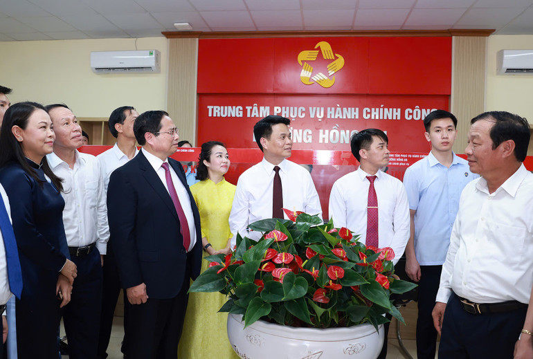 Thủ tướng Phạm Minh Chính kiểm tra mô hình chính quyền hai cấp tại phường Hồng An, TP. Hải Phòng. d945d6f5-4524-4cc9-b06e-742a52690a54.jpg